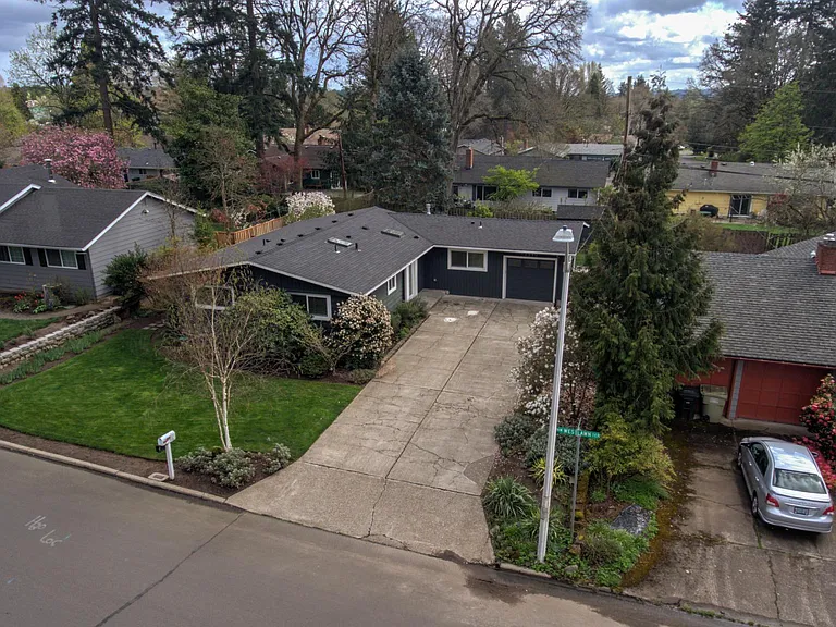 12980 NW Westlawn Ter — Photo 4