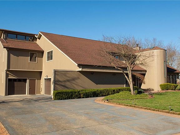 4th image of 110 Windy Point Dr