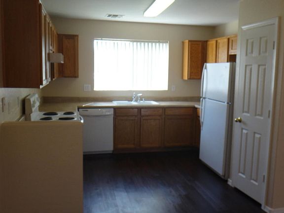 2nd image of 10532 W Pomo St