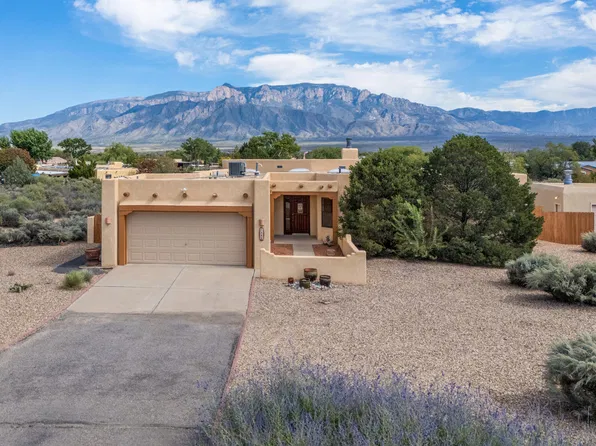 105 Watson Ct, Corrales, NM 87048