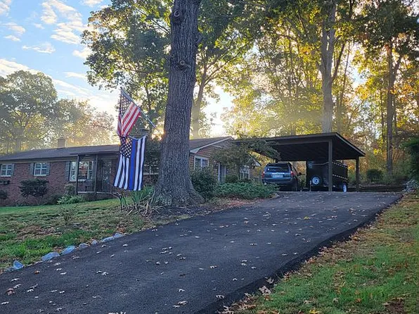 114 Brookwood Dr, Seneca, SC 29678