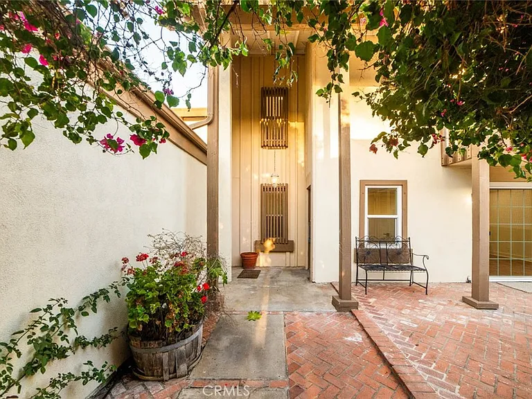 10 Oak Tree Ln — Photo 33