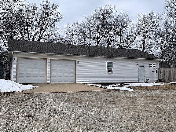 2nd image of 620 E 5th St
