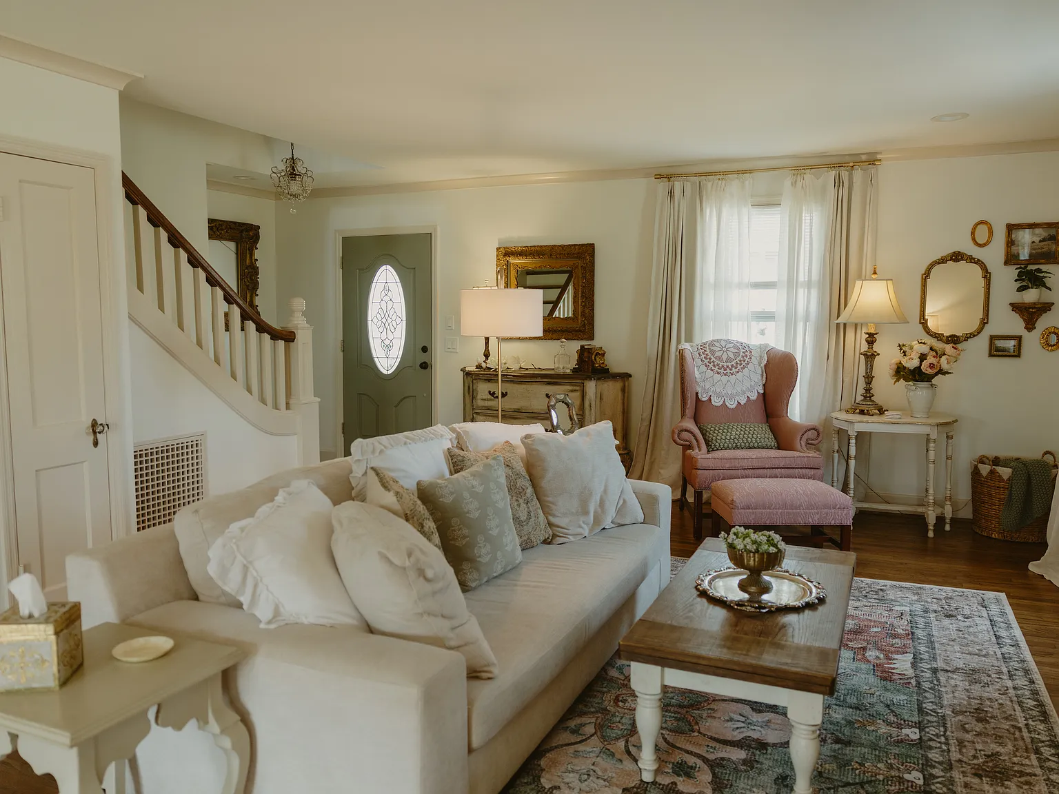 3 bed, 2.5 bath, 1900 sqft, $4,325 — Photo 2