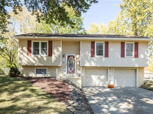 1514 SE 16th Pl, Oak Grove, MO 64075
