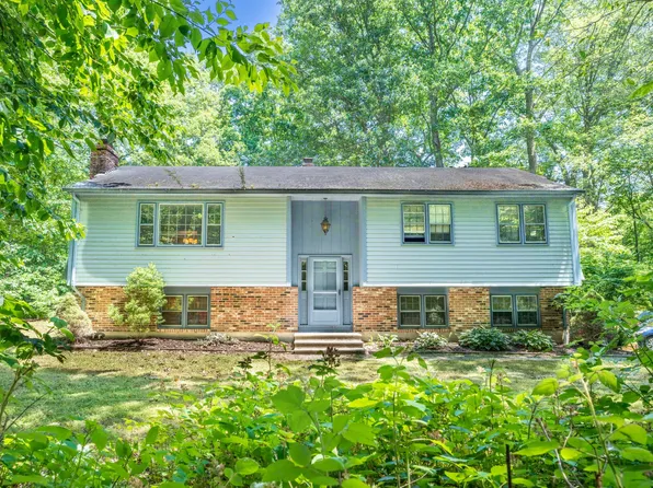 1 Ferro Court, East Lyme, CT 06333