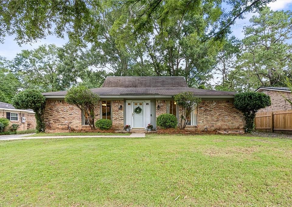 1st image of 4204 Woodcliff Dr S #34