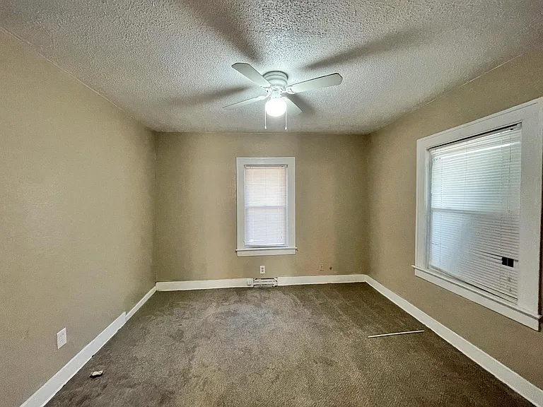 3840 Myrtle Ave — Photo 3