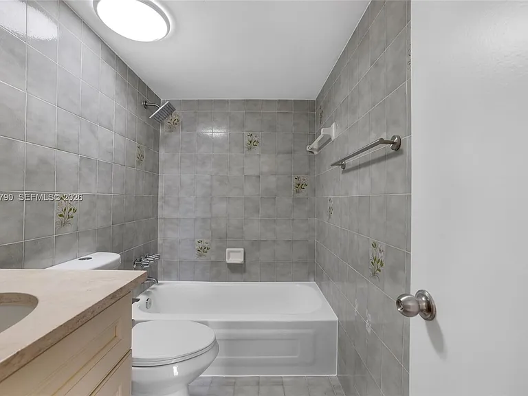 4805 NW 7th St #302-15 — Photo 23