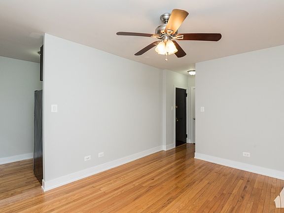 3rd image of 516 W Cornelia Ave #Grd