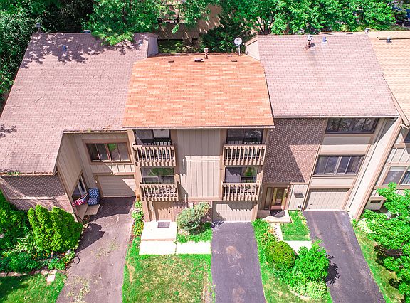 2nd image of 456 E Woodfield Trl