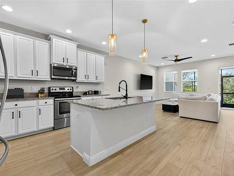 8128 Muddy Pines Pl — Photo 10