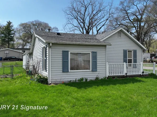 702 Flint St, Saint Charles, MI 48655