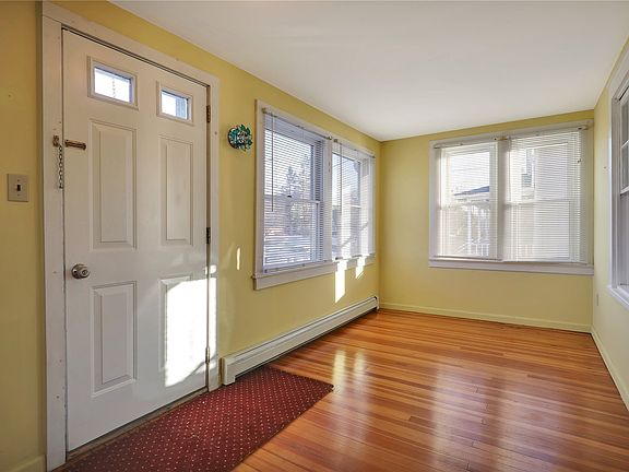 3rd image of 62 Church St