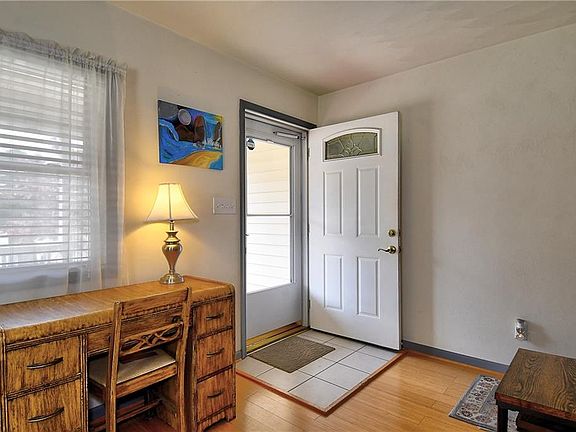 Entry - Flooring is Bamboo