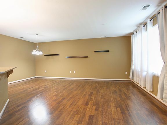 3rd image of 3235 Wexford Dr