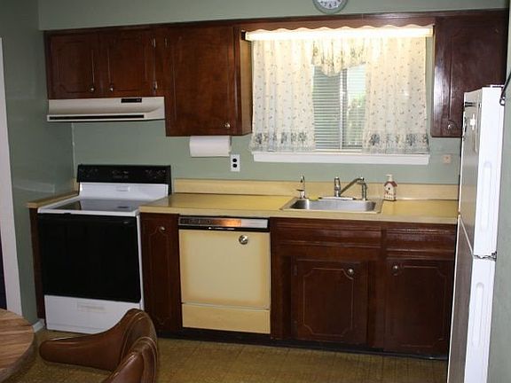 4th image of 305 Richmond Blvd
