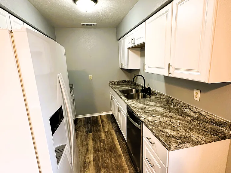103 Redbud Ct — Photo 8