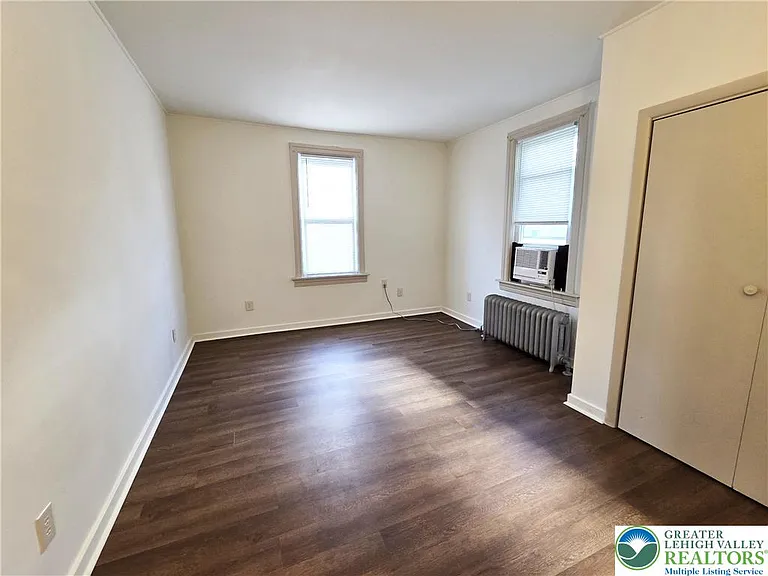 735 W Broad St — Photo 7