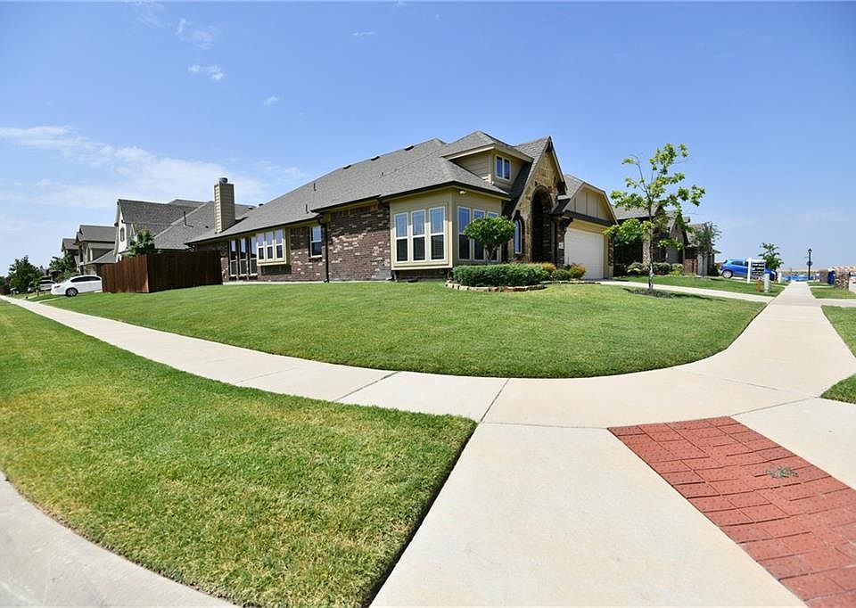 1st image of 905 Chatsworth Dr