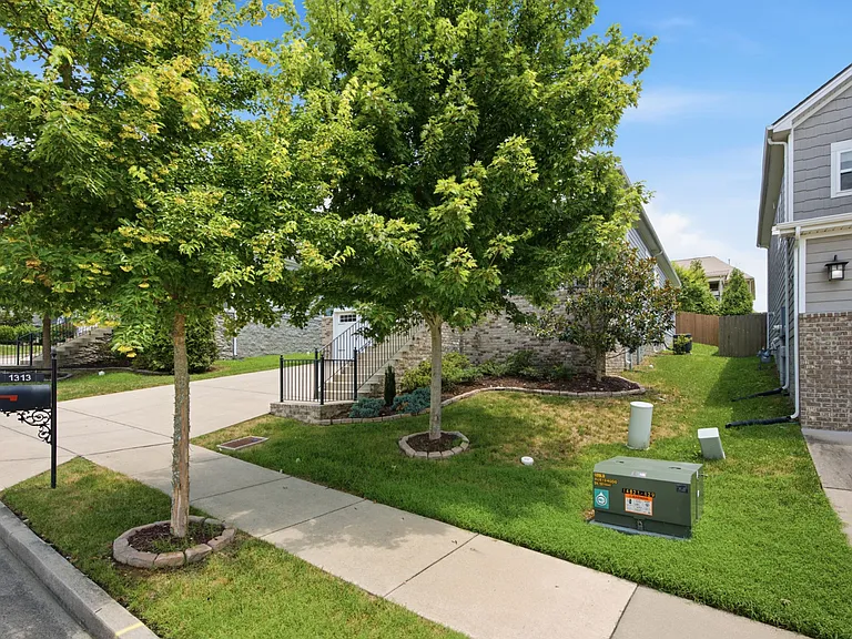 1313 Duns Ln — Photo 43