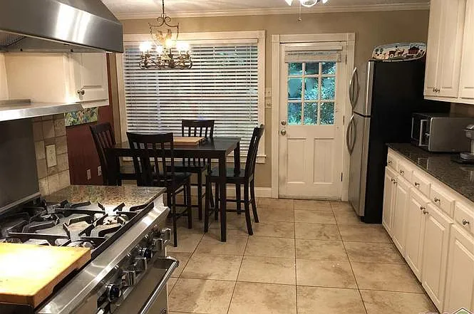 8585 Barnett Dr — Photo 2