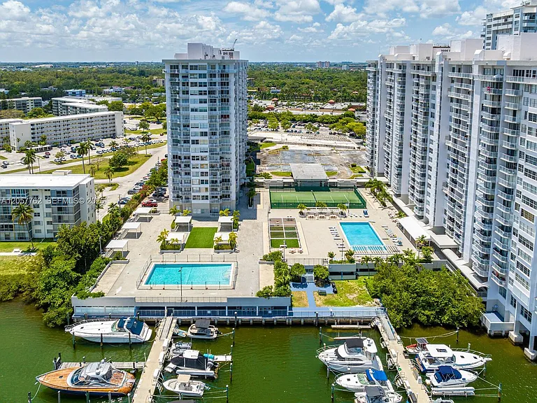 18071 Biscayne Blvd #603 — Photo 29