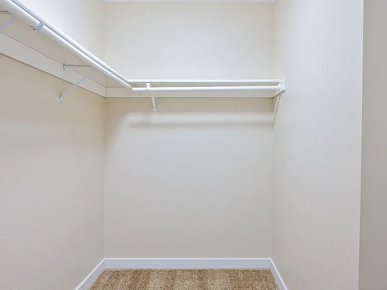 Suzann Plaza Apartments — Photo 35