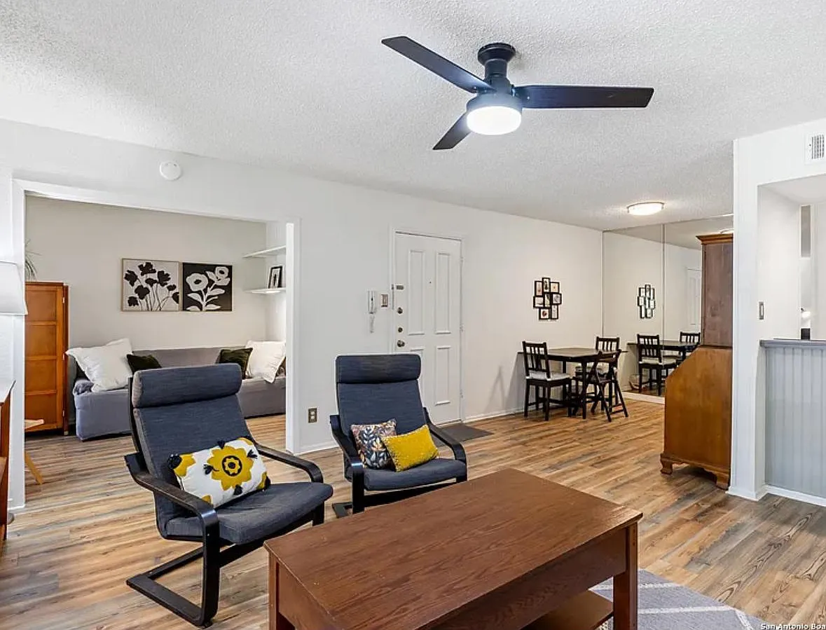 1 bed, 960 sqft, $1,250 — Photo 3