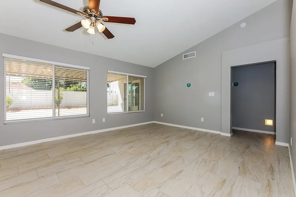 3 bed, 2.0 bath, 1308 sqft, $2,230 — Photo 4