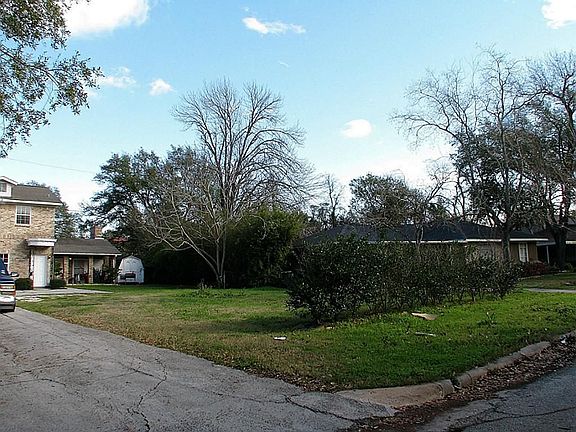 4th image of 3302 Rochdale St