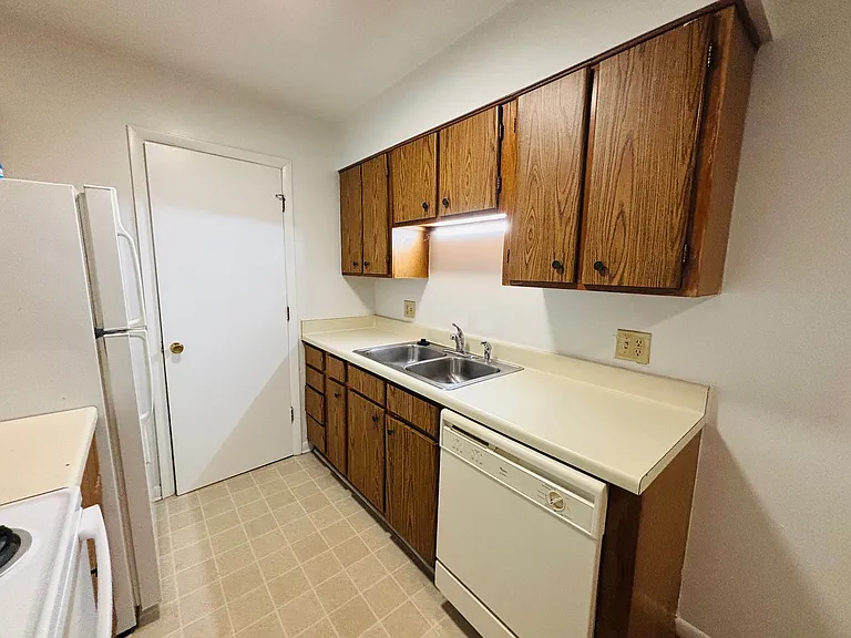 207 Wharton St SE #4 — Photo 4