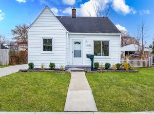 22422 Hanson Ct, Saint Clair Shores, MI 48080