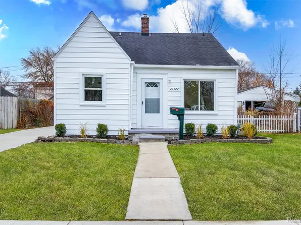 22422 Hanson Ct, Saint Clair Shores, MI 48080