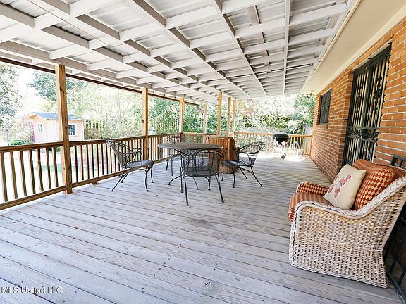 4th image of 201 Sinclair St