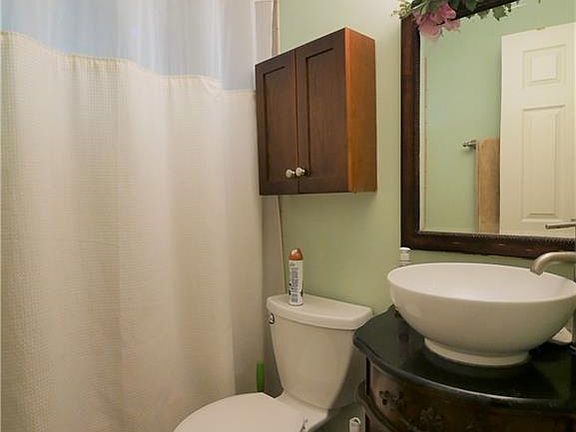 5th image of 2173 Blake Ave