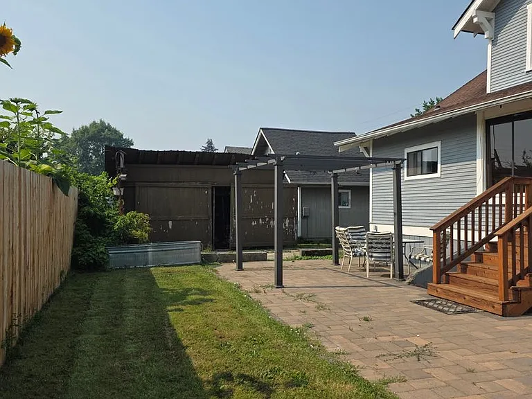 481 SW Cascade Ave — Photo 24