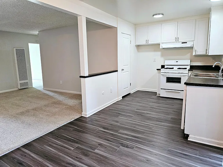 1BR, 1BA-707SF