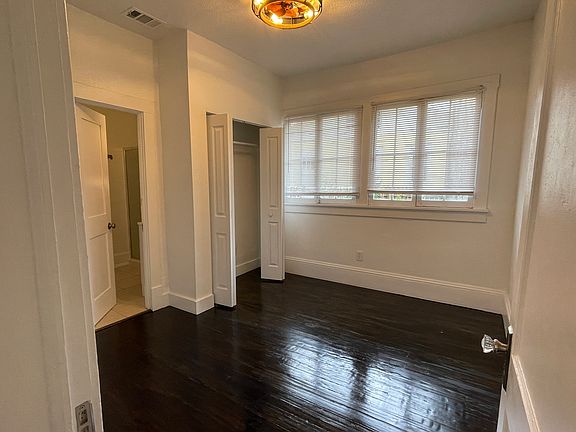 Bedroom 2 / Entrance to Bathroom 1