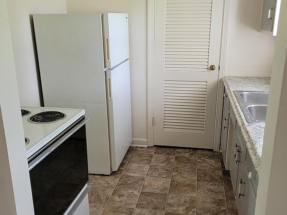 2nd image of 3317 Noe Way #6