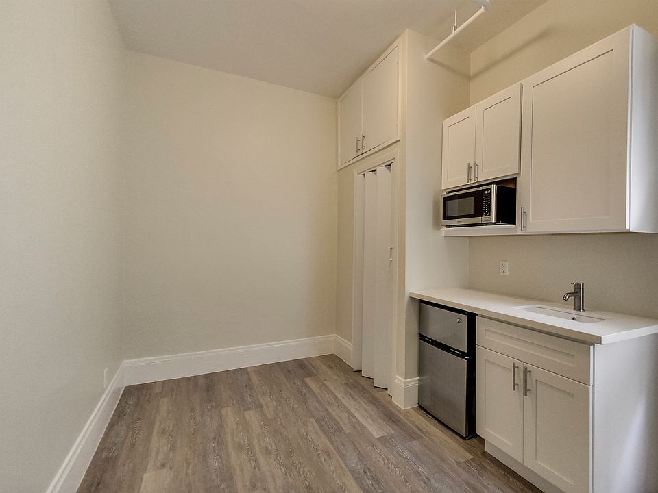 1st image of 124 Waverly Pl APT 303