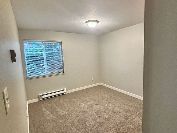 4th image of 716 NE 42nd St APT 1