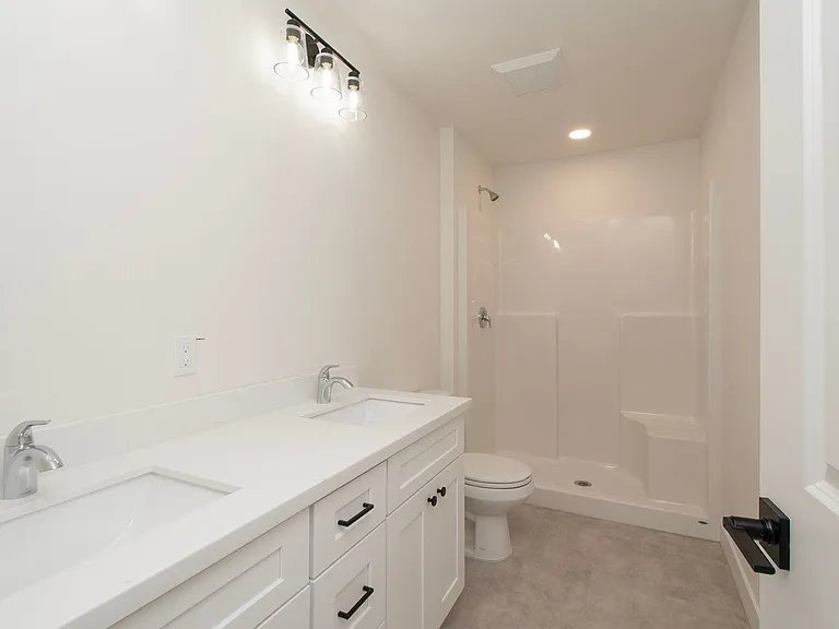 1104 W Lauridsen Blvd #1-4 — Photo 35
