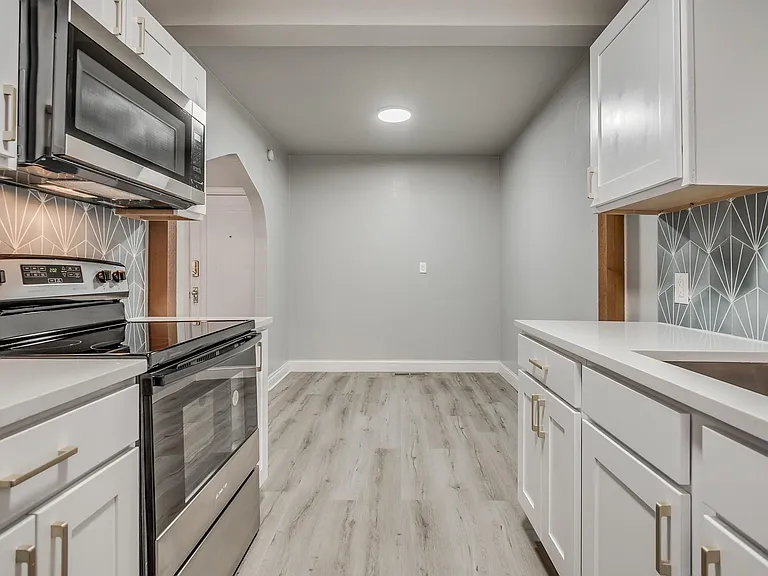 2801 N Walker Ave #4 — Photo 3