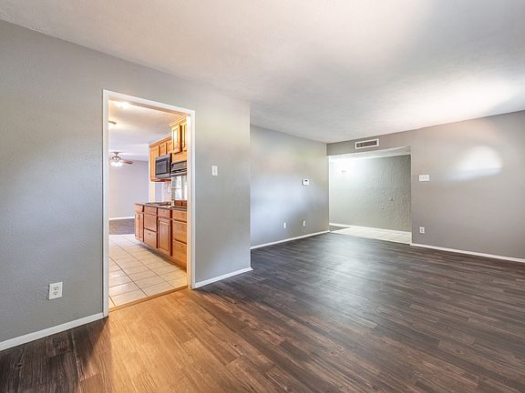4th image of 5052 Pemberton Ln