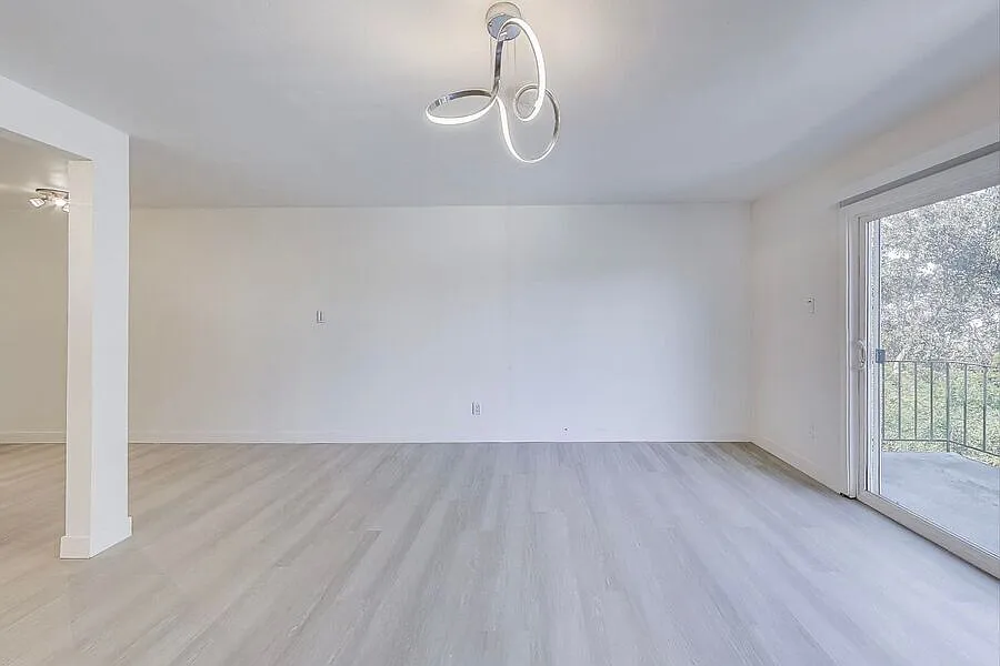 1701 Shoreline Drive — Photo 4