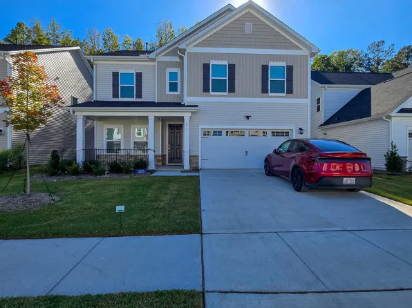 672 Emerald Bay Cir, Raleigh, NC 27610