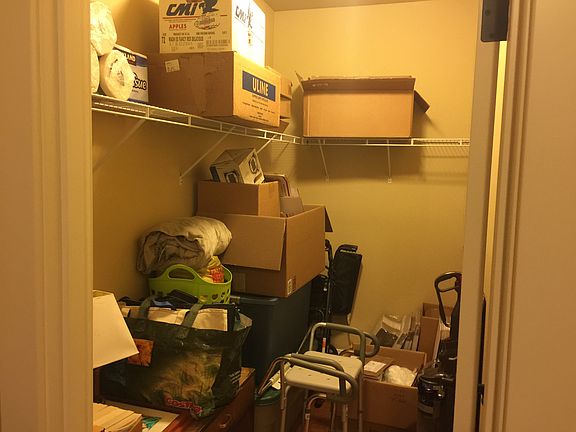 Walk-in Closet Junior Suite