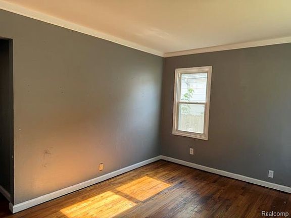 4th image of 19405 Meier St