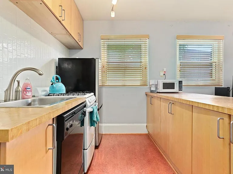 4595 Macarthur Blvd NW #4 — Photo 11